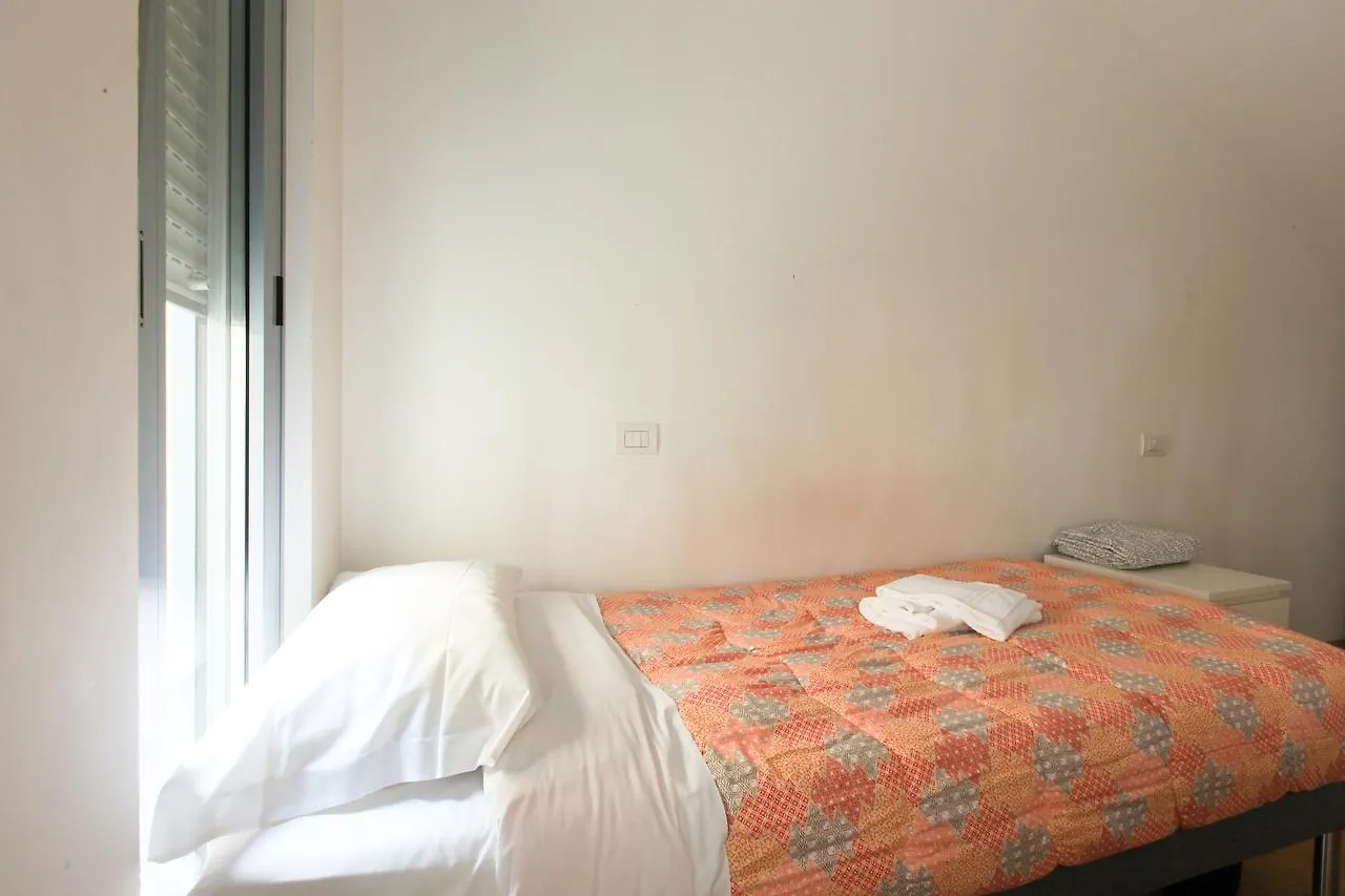 Red Line Rooms Division 밀라노 3*,
