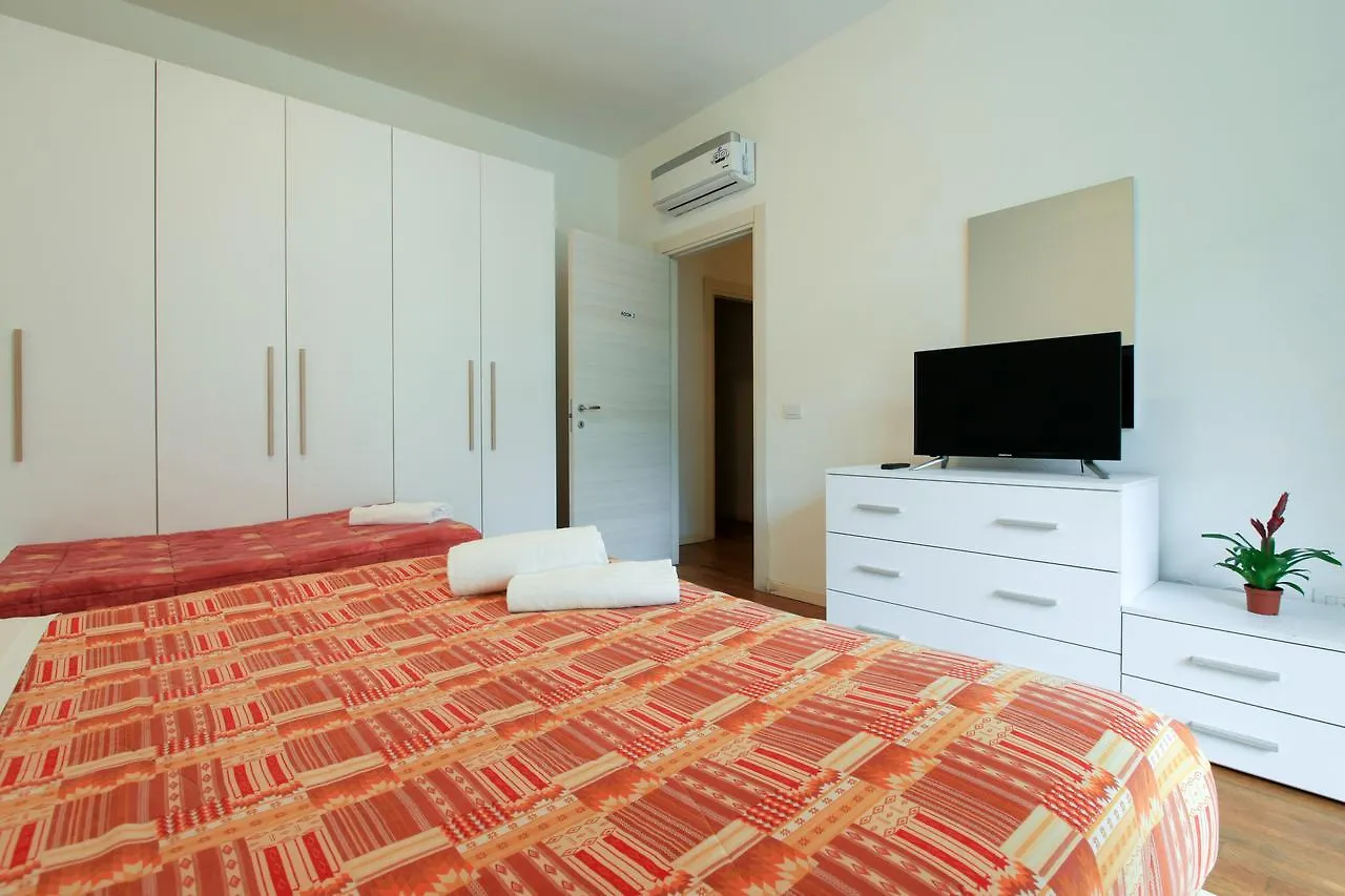Red Line Rooms Division Milano Italia